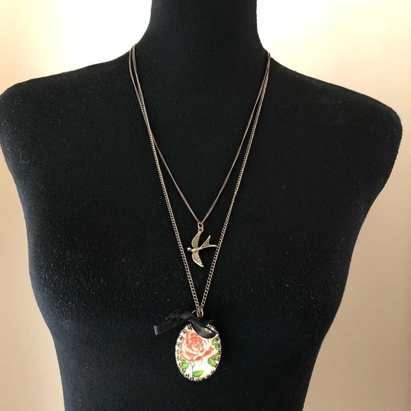 Jewelry - Double strand Rose Cameo Pendant bird necklace‎